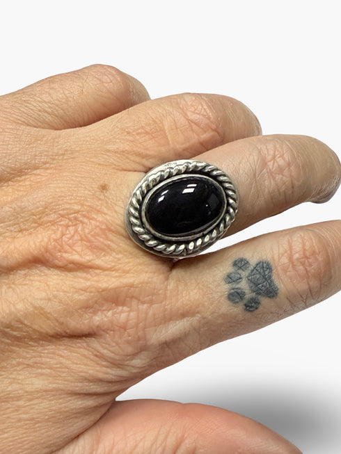 Anillo Sello Ovalado con Piedra