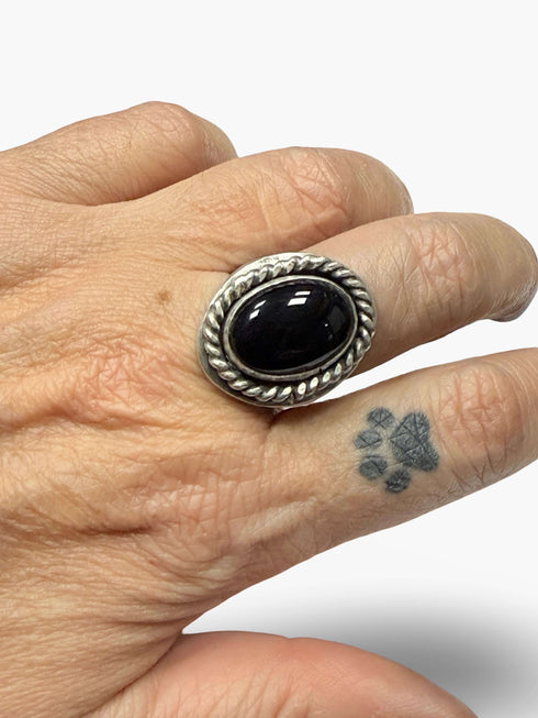 Anillo Sello Ovalado con Piedra
