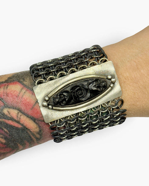 Brazalete Malla Elastica Base Skull and Roses