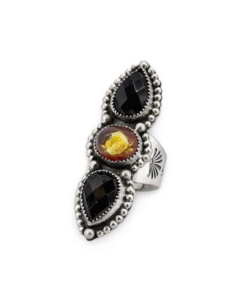 TRIO Ring – Carved Amber and Onyx