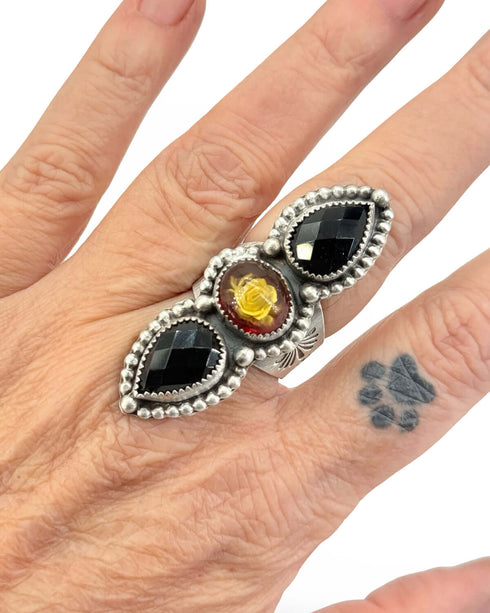 TRIO Ring – Carved Amber and Onyx