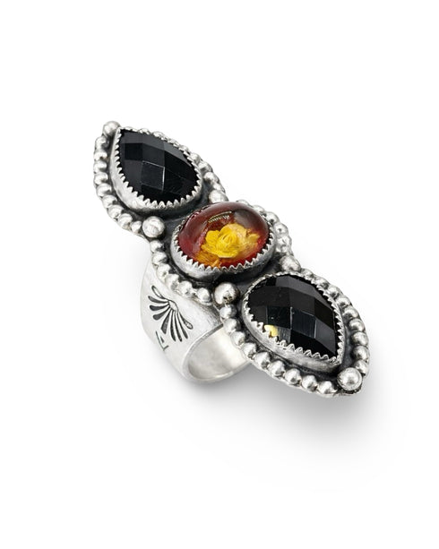 Anillo TRIO – Ámbar Tallado y Ónix