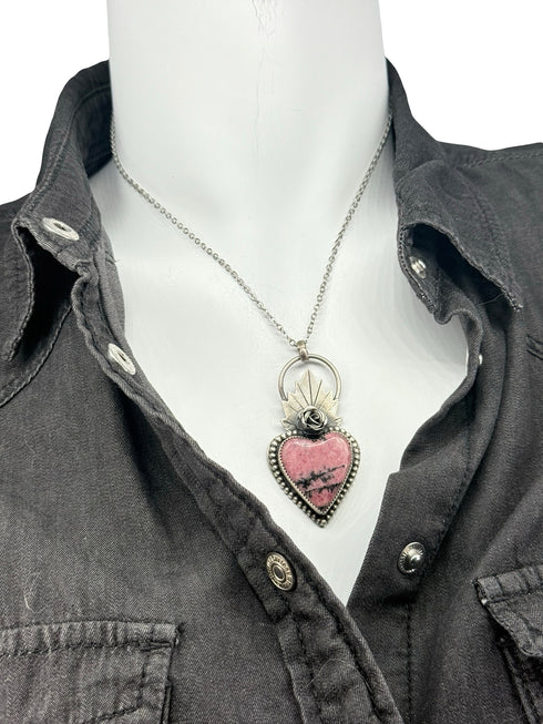 Colgante Corazón Rodonita con Rosa y Llama