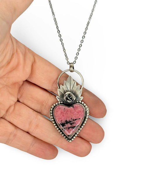 Colgante Corazón Rodonita con Rosa y Llama