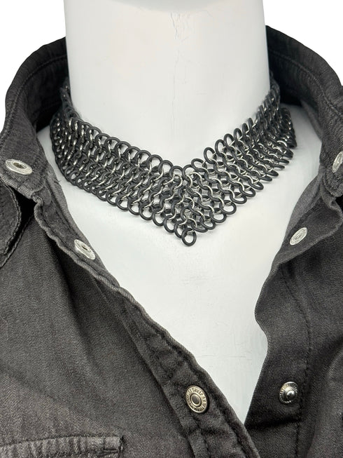 Elastic Mesh Peak Choker