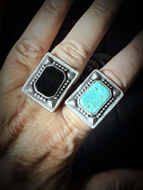 Anillo Sello Rectangular con Piedra