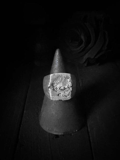 Anillo Sello Cuadrado Broken