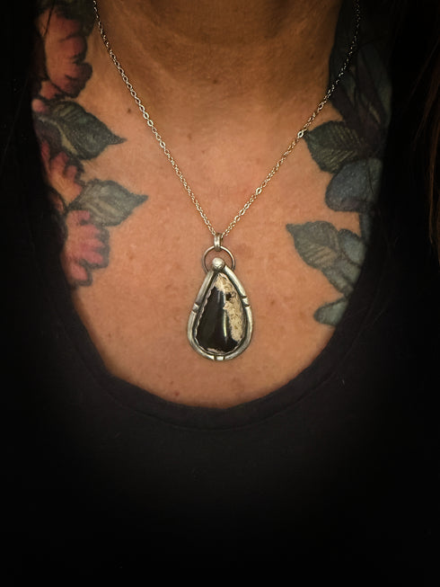 Colgante de Madera de Palma Petrificada