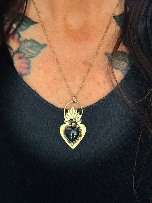 Colgante Corazón Dorado Llamas Onix