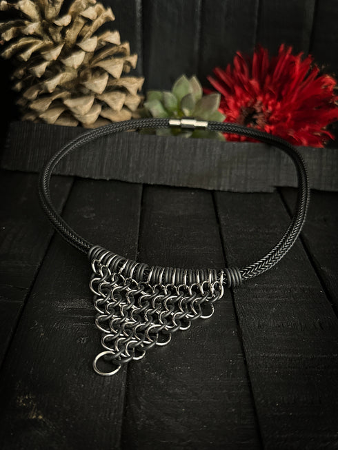 Gargantilla Caucho Pico