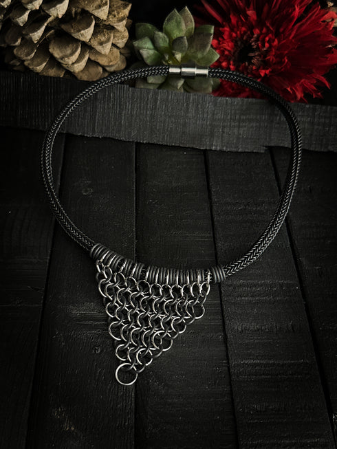 Gargantilla Caucho Pico