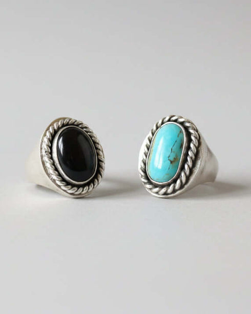 Anillo Sello Ovalado con Piedra