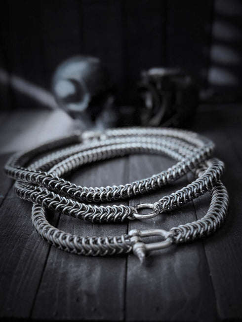 Elastic Tubular Choker with Clasp